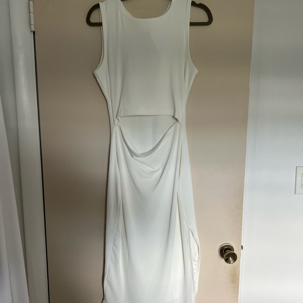 Chic White Sleeveless Midi Dress